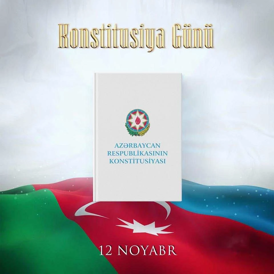 Konstitusiya kitabı və Azərbaycan bayrağı ilə Konstitusiya Günü təsviri